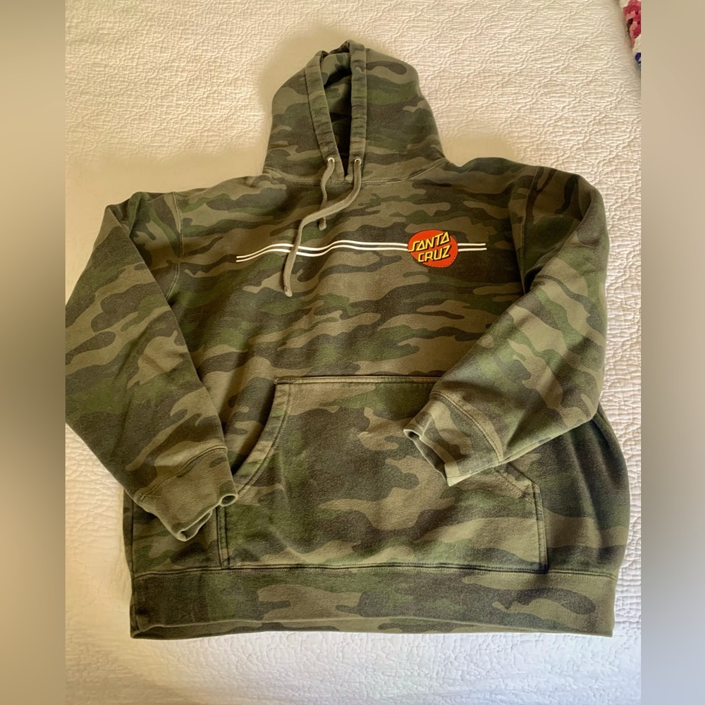 Men’s Large Camo Santa Cruz skateboard hoodie sweatshirt